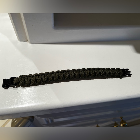 Olive Green Tactical Paracord Bracelet - Picture 6 of 7